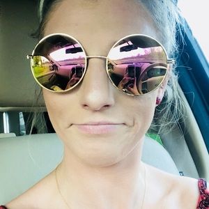 Meet your Posher, Aana